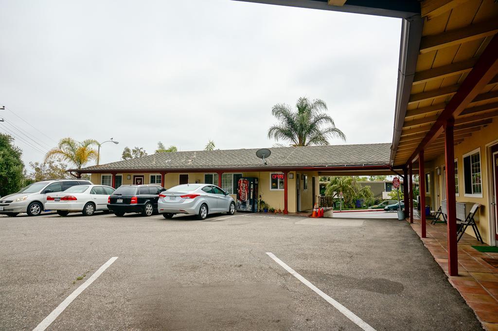 Town And Country Inn Santa Barbara Esterno foto