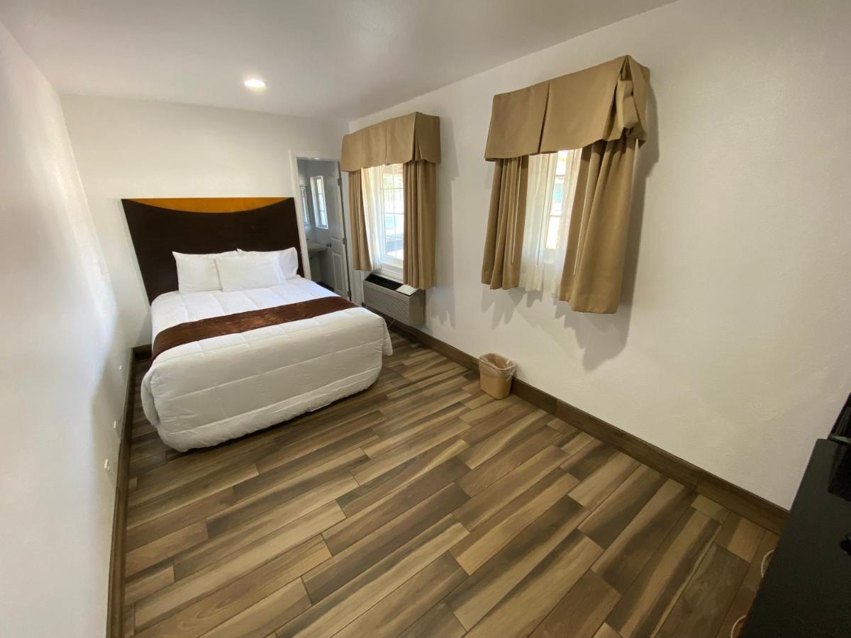 Town And Country Inn Santa Barbara Esterno foto