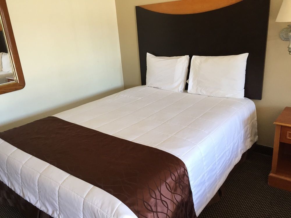 Town And Country Inn Santa Barbara Esterno foto