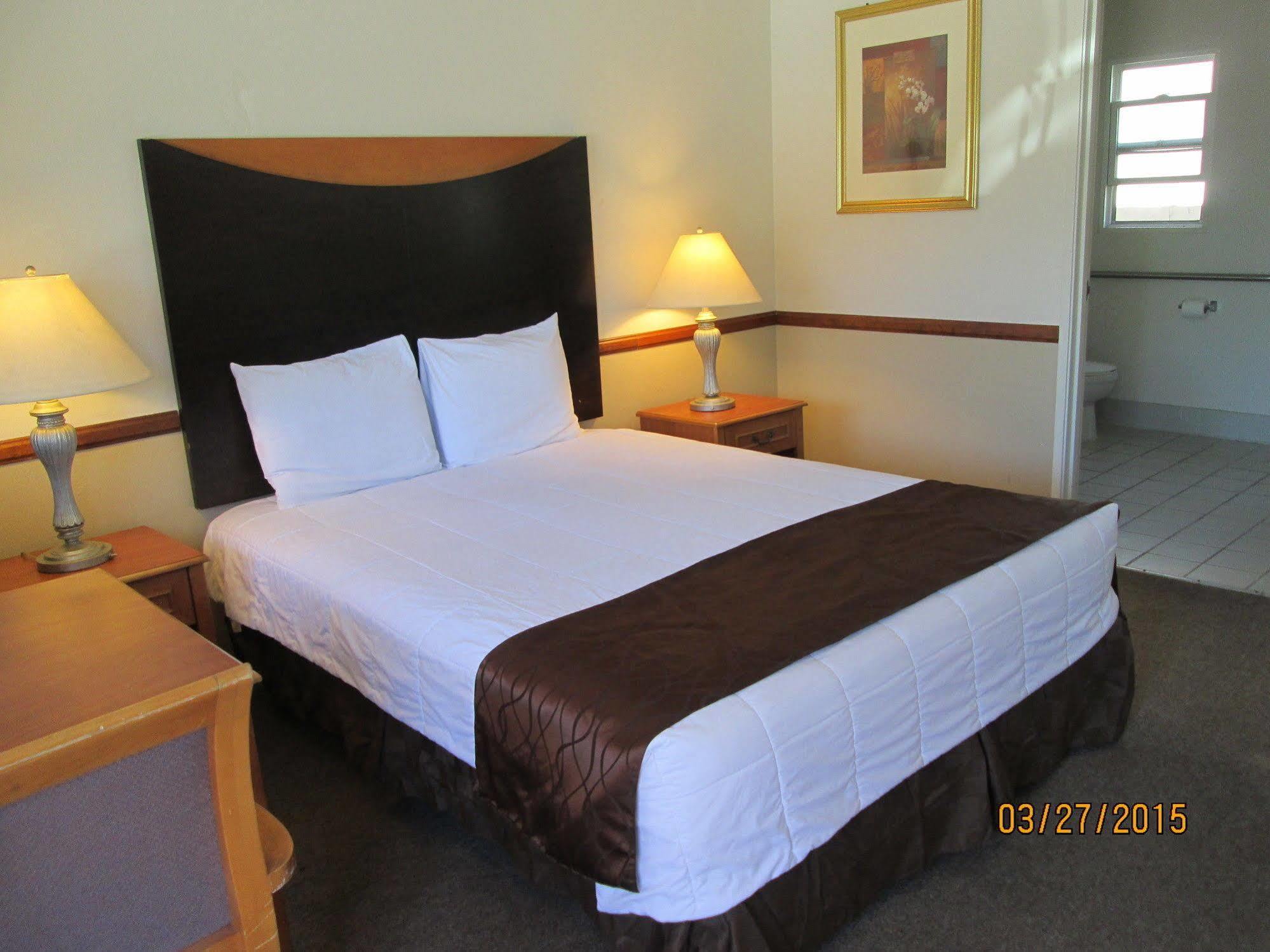 Town And Country Inn Santa Barbara Esterno foto